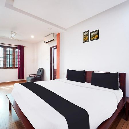Kochi Super Townhouse City Center Ernakulam מראה חיצוני תמונה