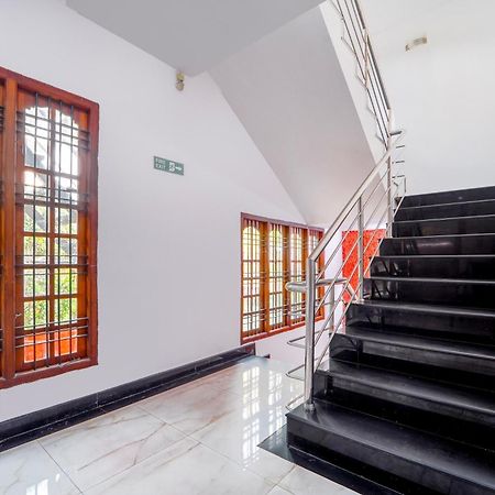 Kochi Super Townhouse City Center Ernakulam מראה חיצוני תמונה