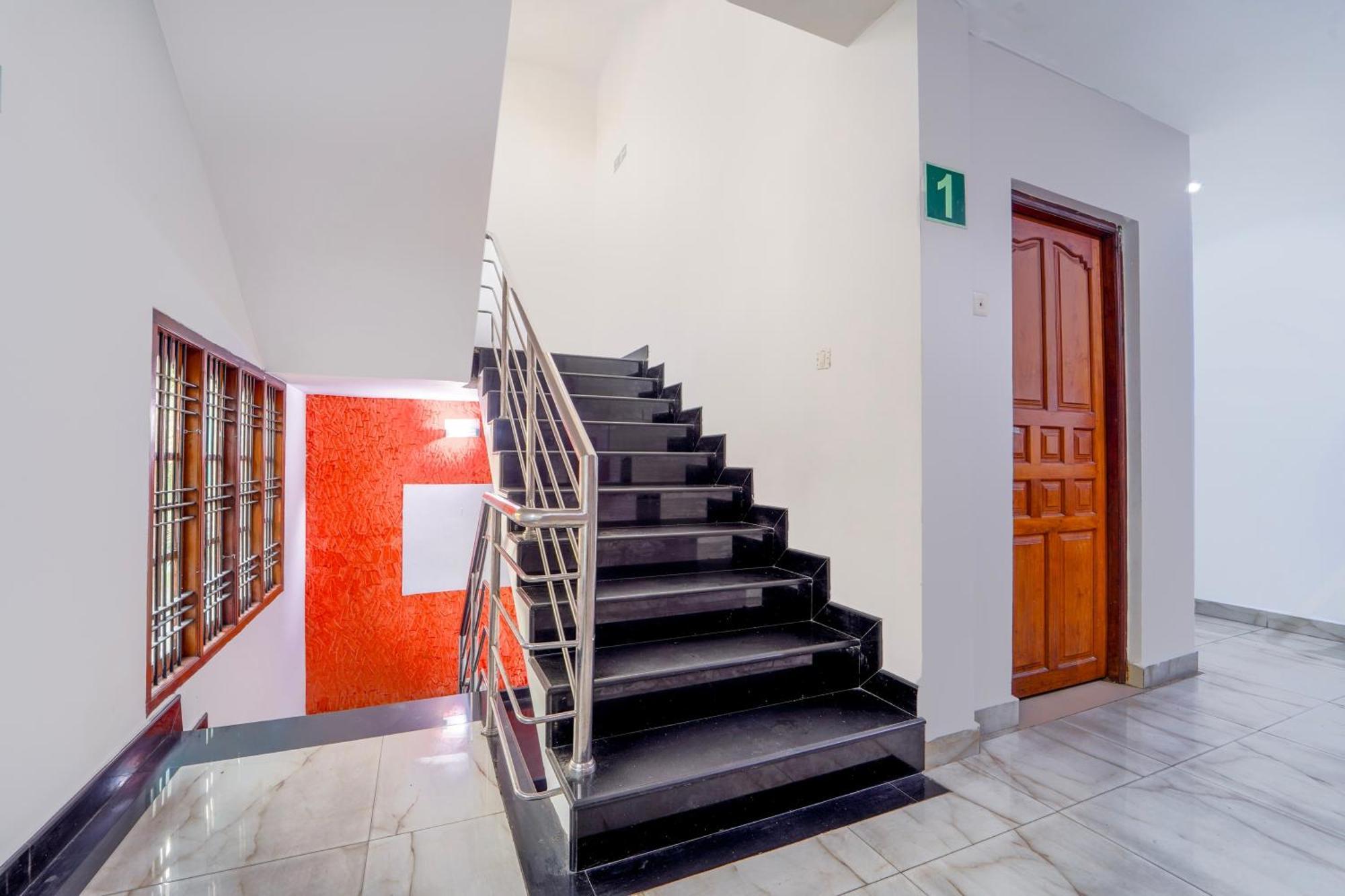 Kochi Super Townhouse City Center Ernakulam מראה חיצוני תמונה