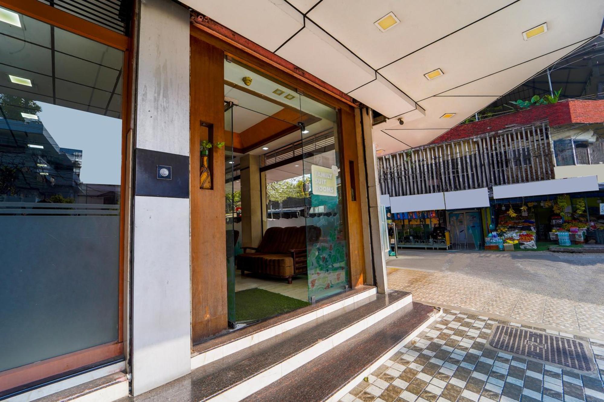 Kochi Super Townhouse City Center Ernakulam מראה חיצוני תמונה